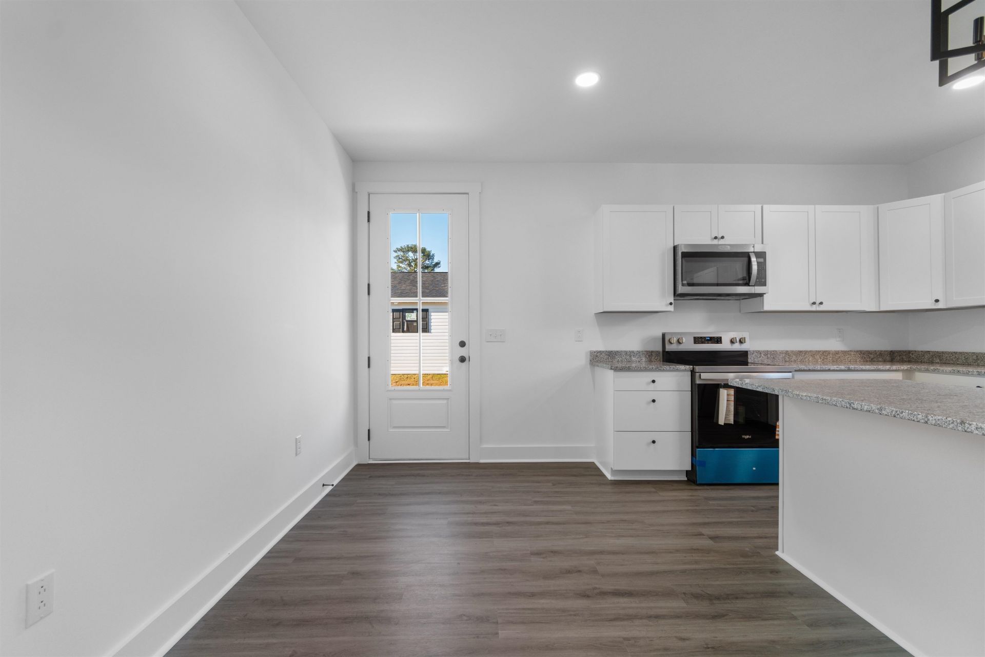 210 N Morgan Ave.  Photo 16
