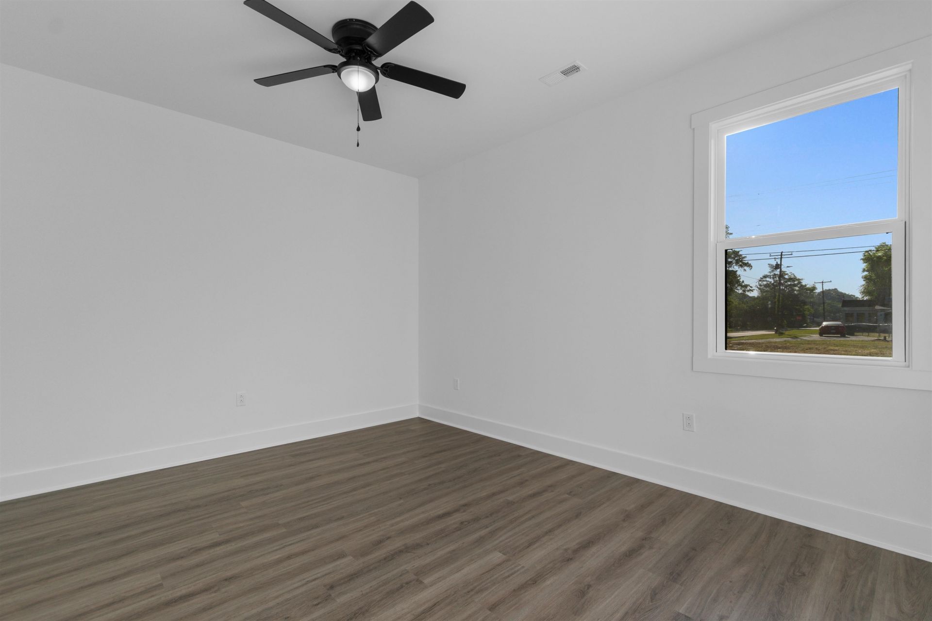 210 N Morgan Ave.  Photo 17
