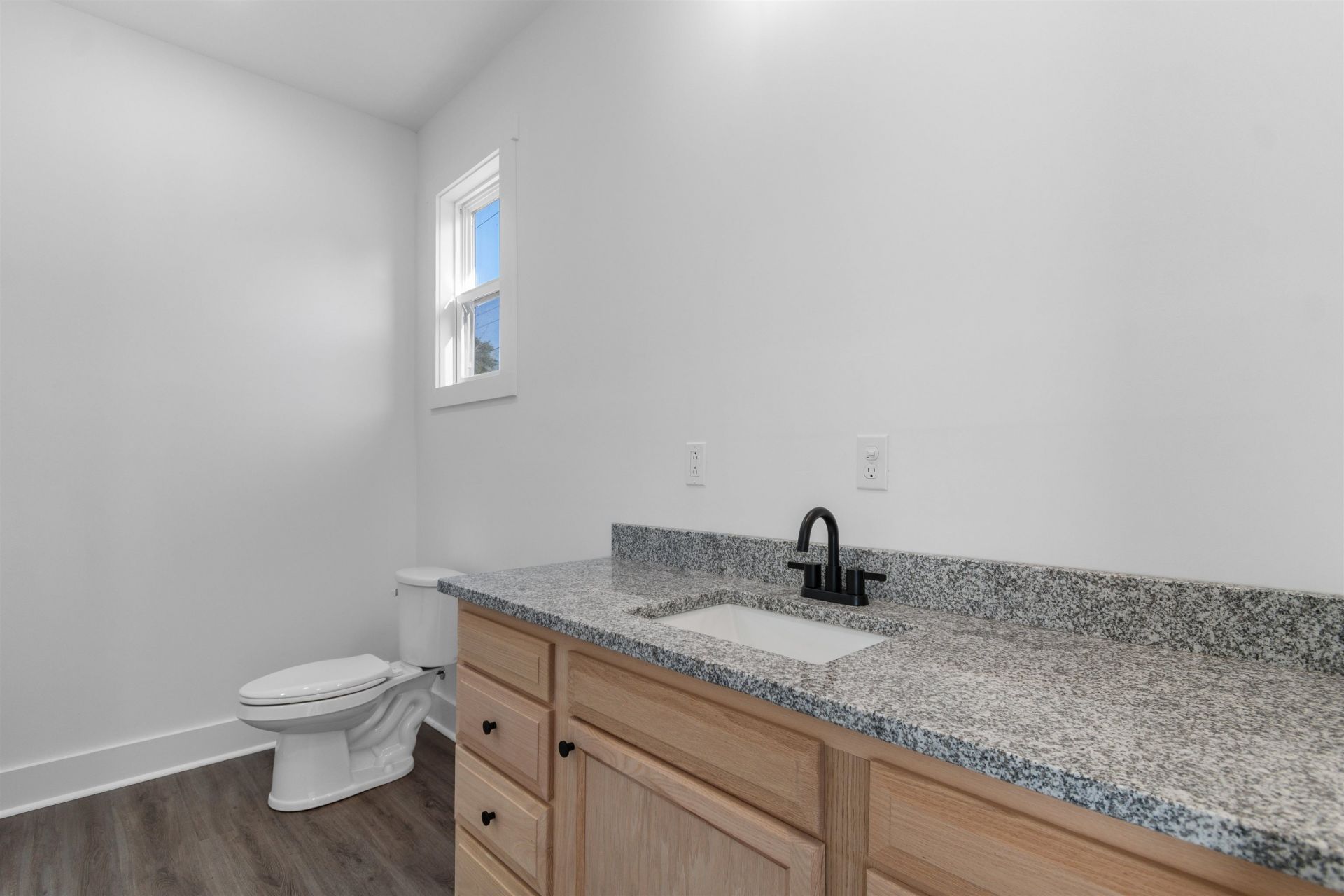 210 N Morgan Ave.  Photo 21