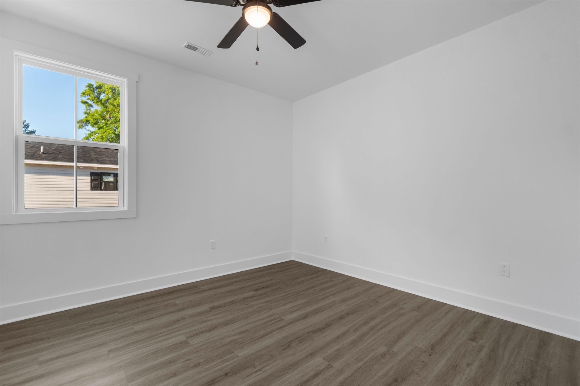 210 N Morgan Ave.  Photo 23