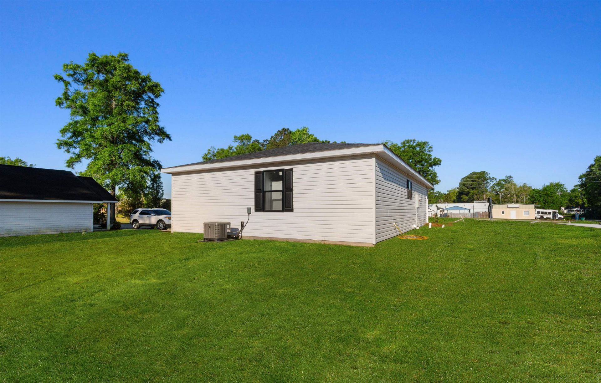 210 N Morgan Ave.  Photo 33