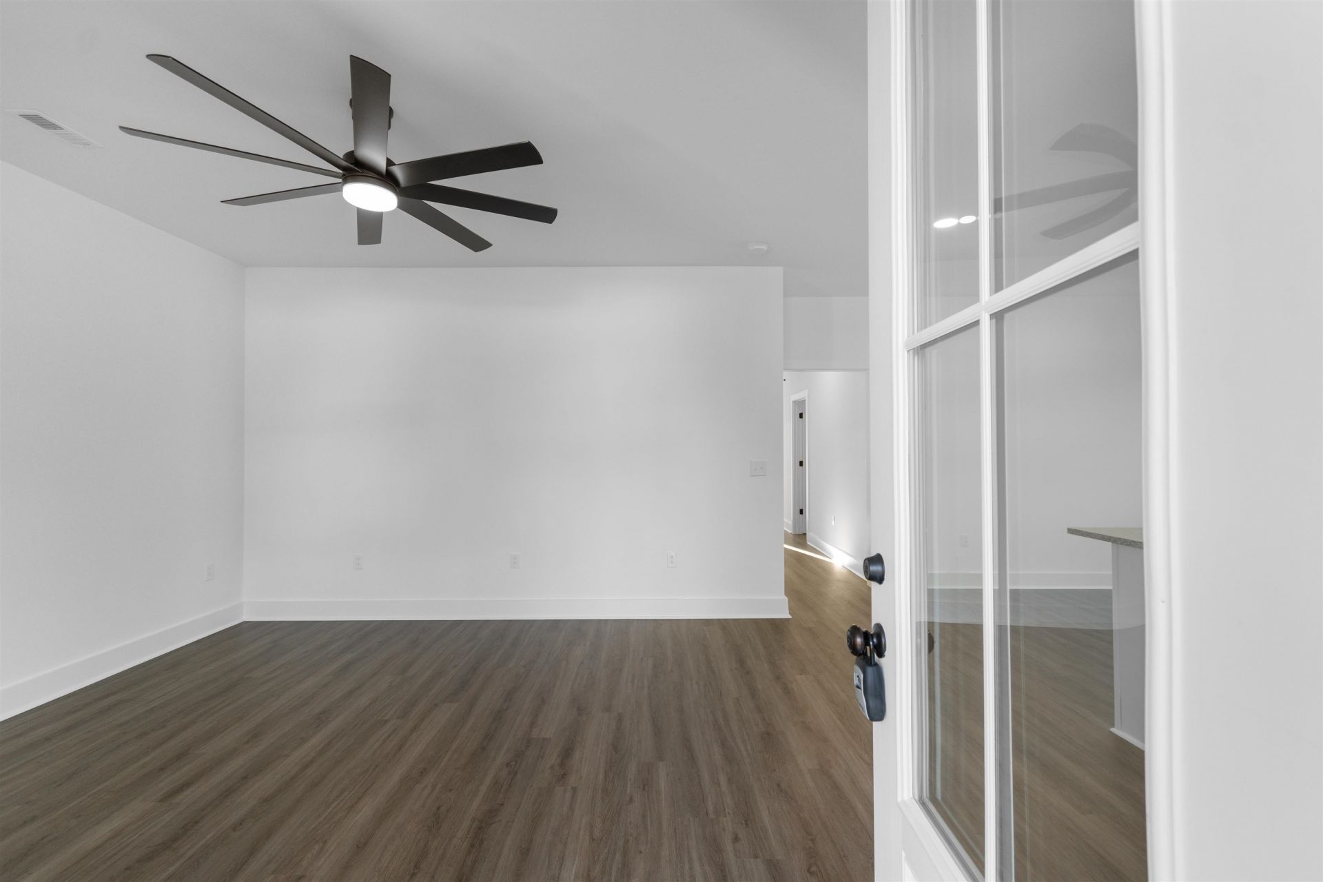 210 N Morgan Ave.  Photo 4