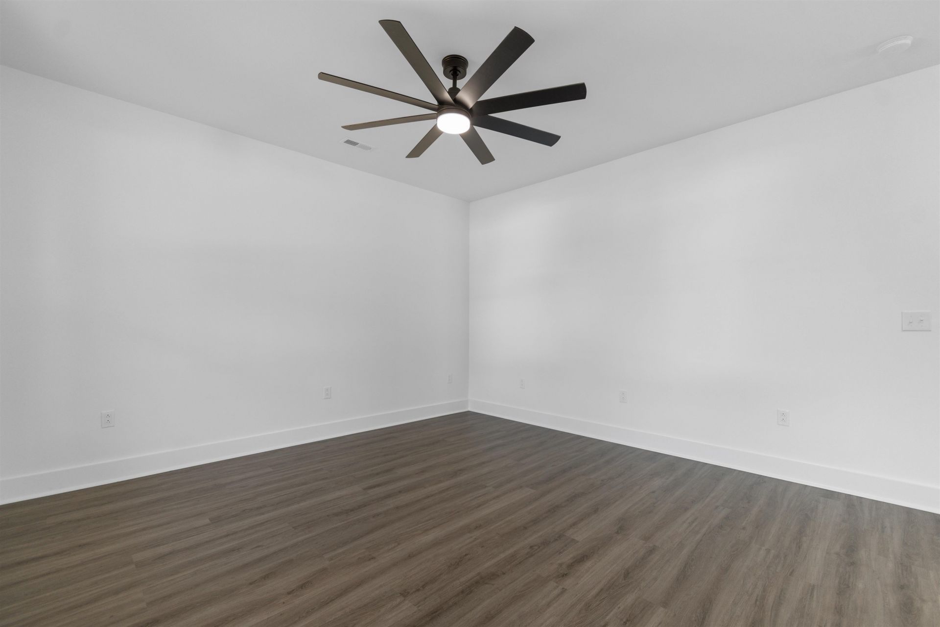 210 N Morgan Ave.  Photo 5