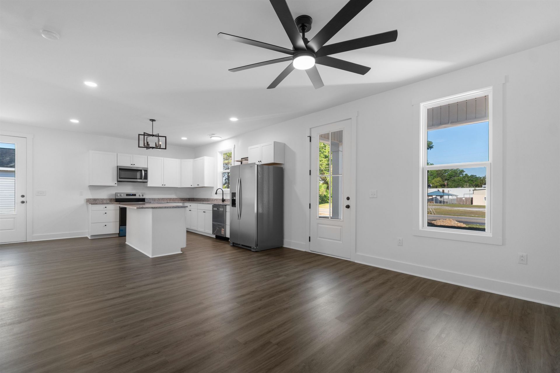 210 N Morgan Ave.  Photo 6