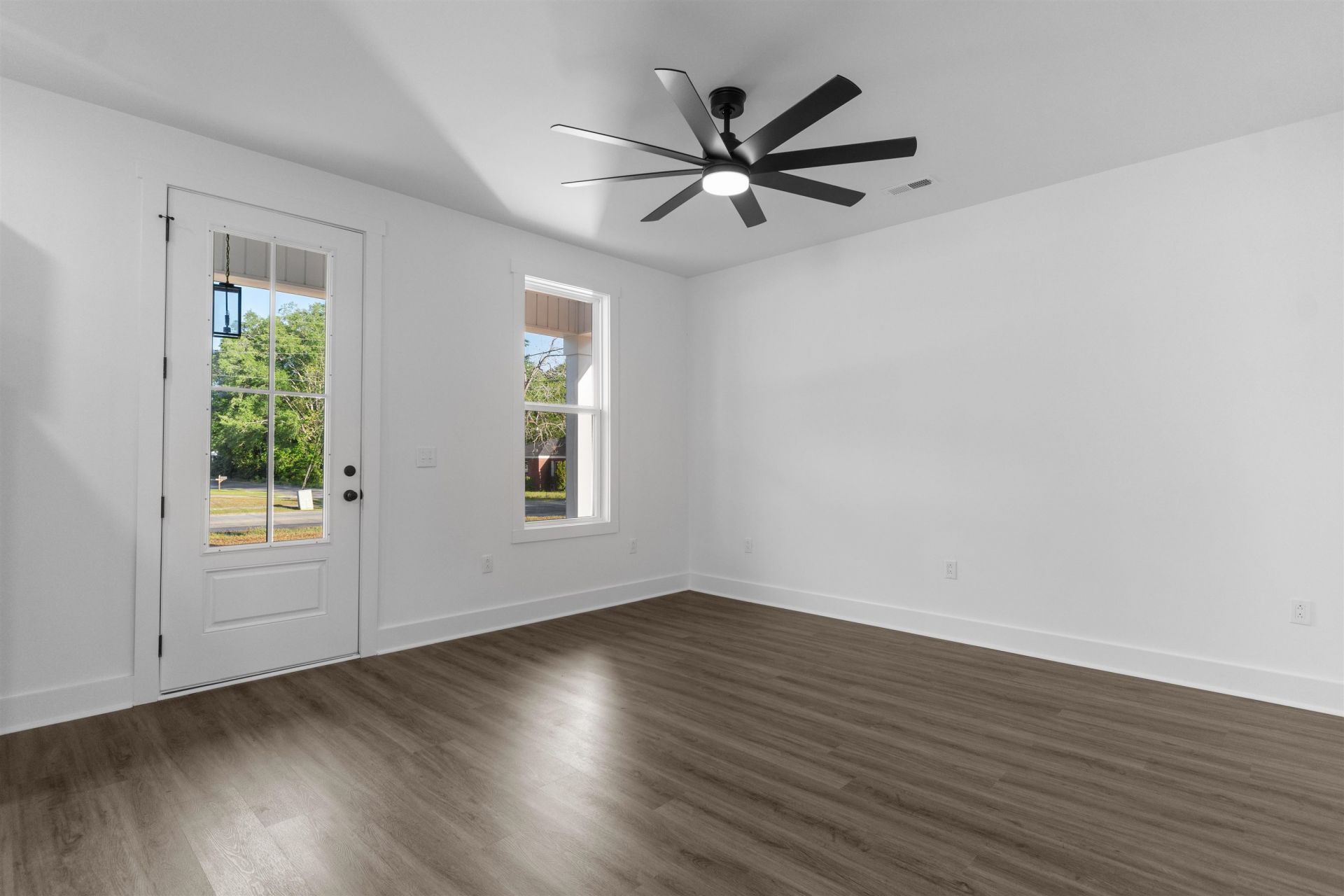 210 N Morgan Ave.  Photo 8
