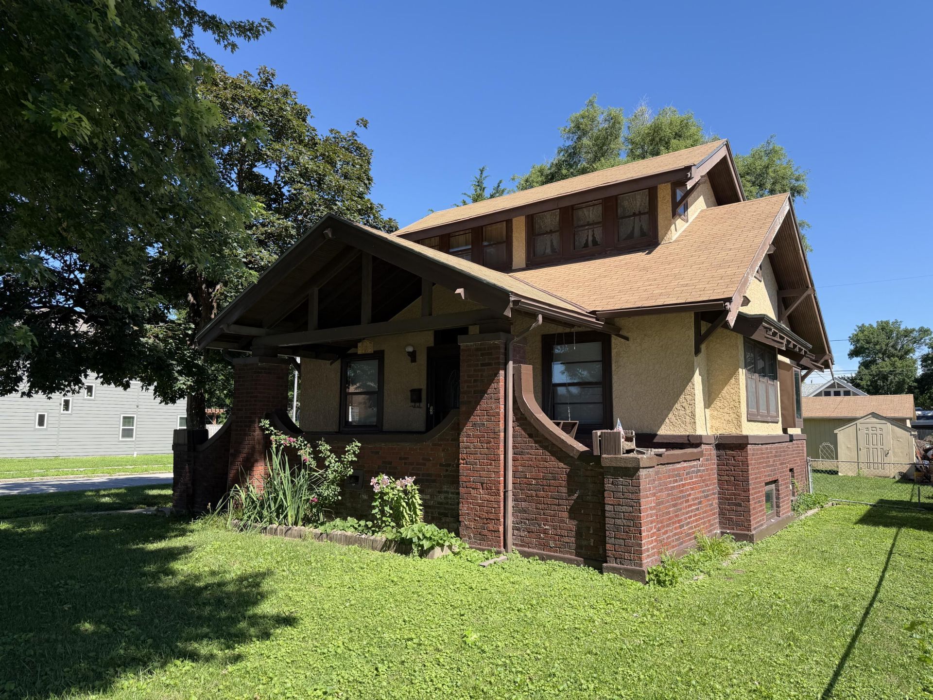 2132 Ave D, Council Bluffs, IA 51501 Main Photo