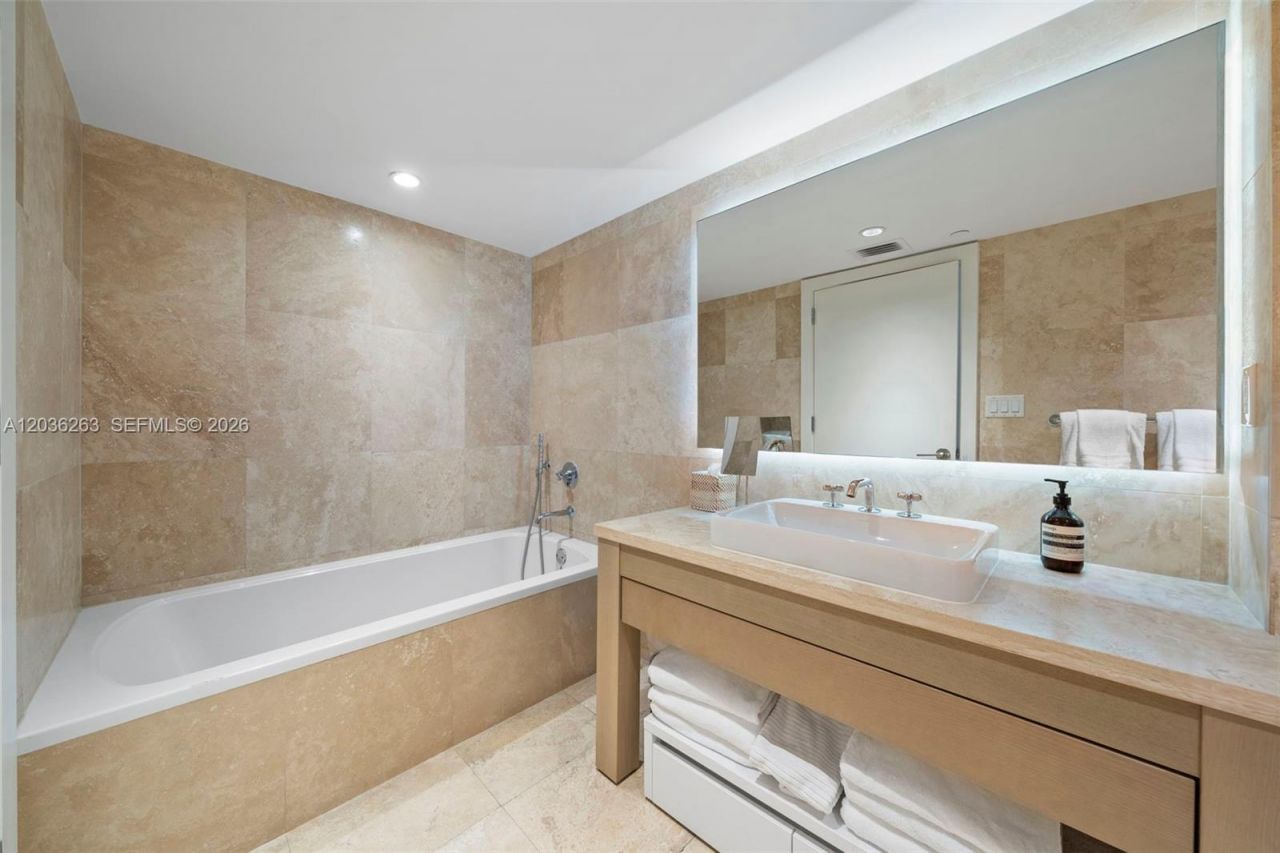102 24th St , Unit 1210, Miami Beach, FL 33139 Photo