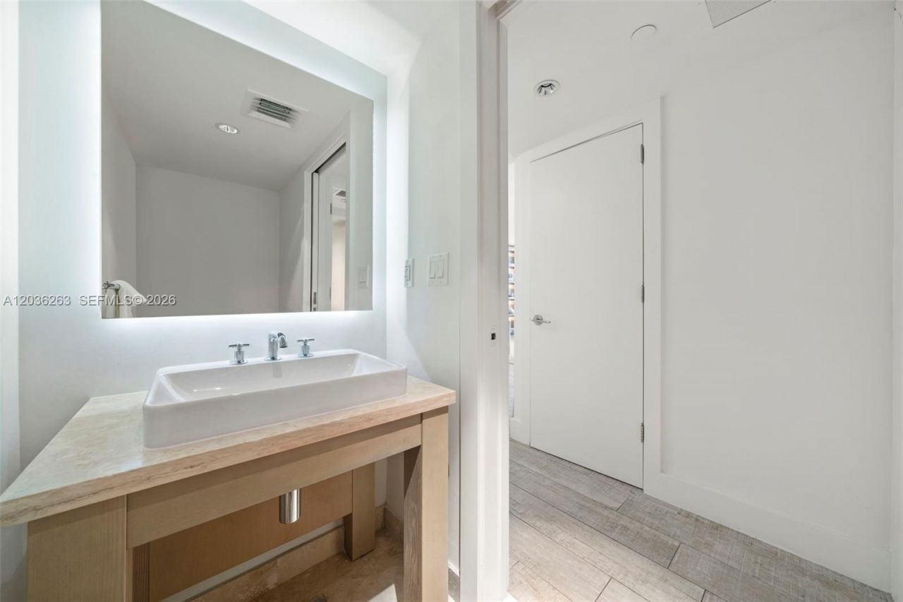 102 24th St , Unit 1210, Miami Beach, FL 33139 Photo