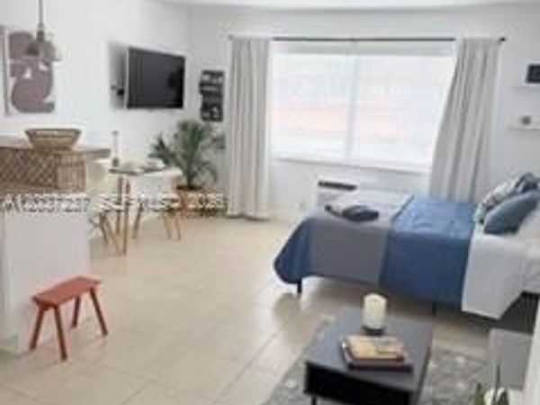 17 NE 2nd Ave, Unit 203, Dania Beach, FL 33004