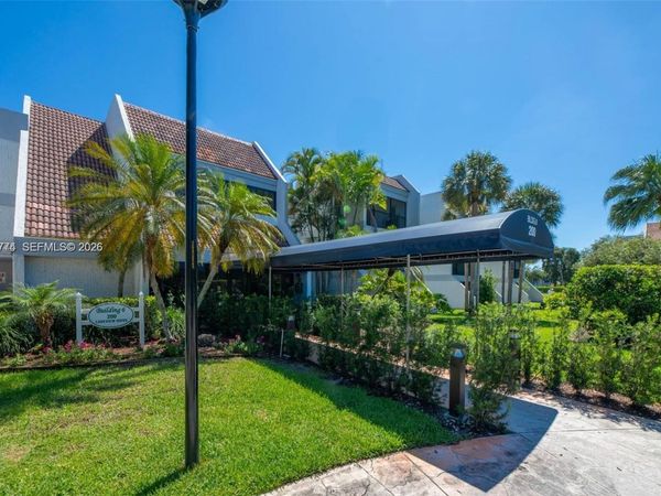 200 Lakeview Dr , Unit 101, Weston, FL 33326