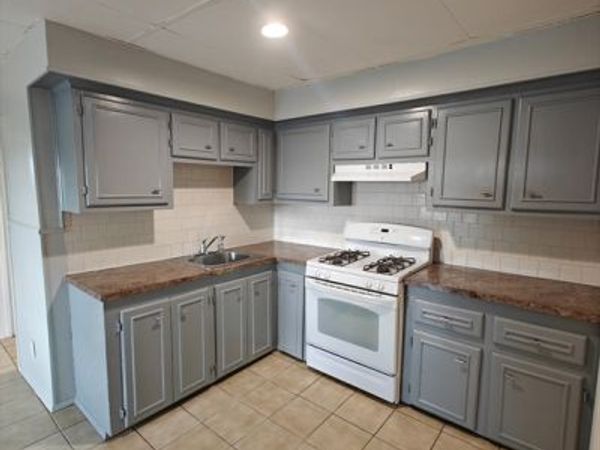 487 Fourth Street, Unit 2R, Fall River, MA 02721