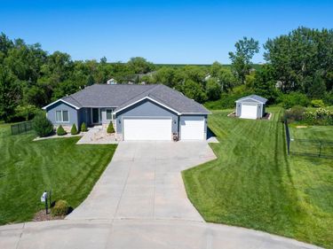 733 Spruce Circle, Palmyra, NE 68418