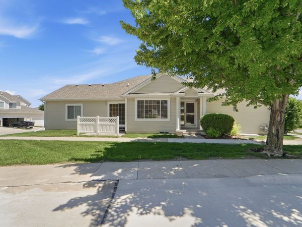 15448 Walnut Hills Drive , Urbandale, IA 50323