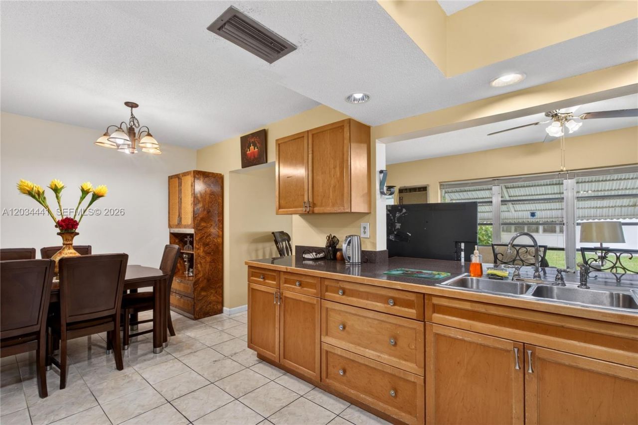 4271 NW 49th Ter , Lauderdale Lakes, FL 33319 Photo