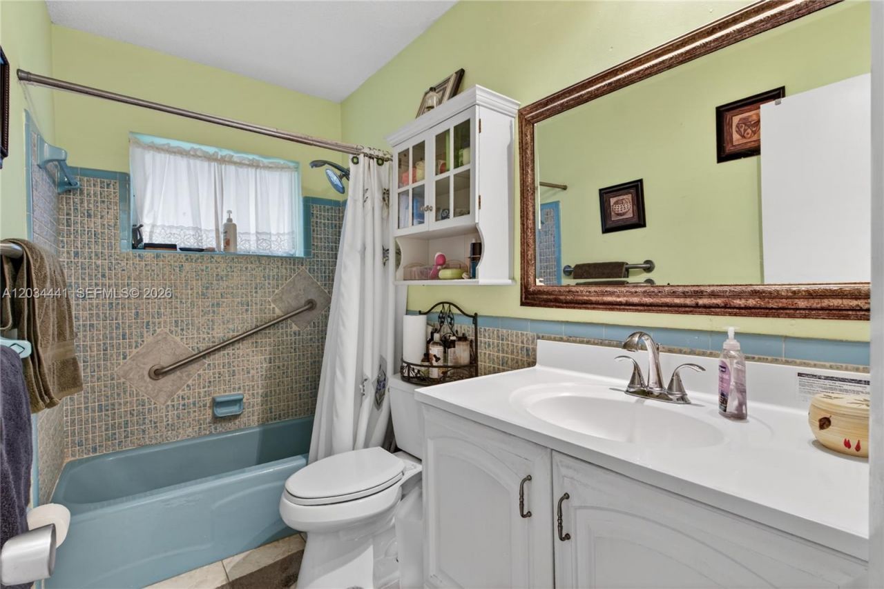 4271 NW 49th Ter , Lauderdale Lakes, FL 33319 Photo
