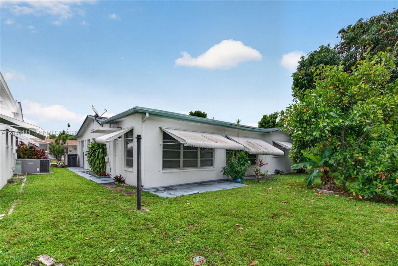 4271 NW 49th Ter , Lauderdale Lakes, FL 33319 Photo