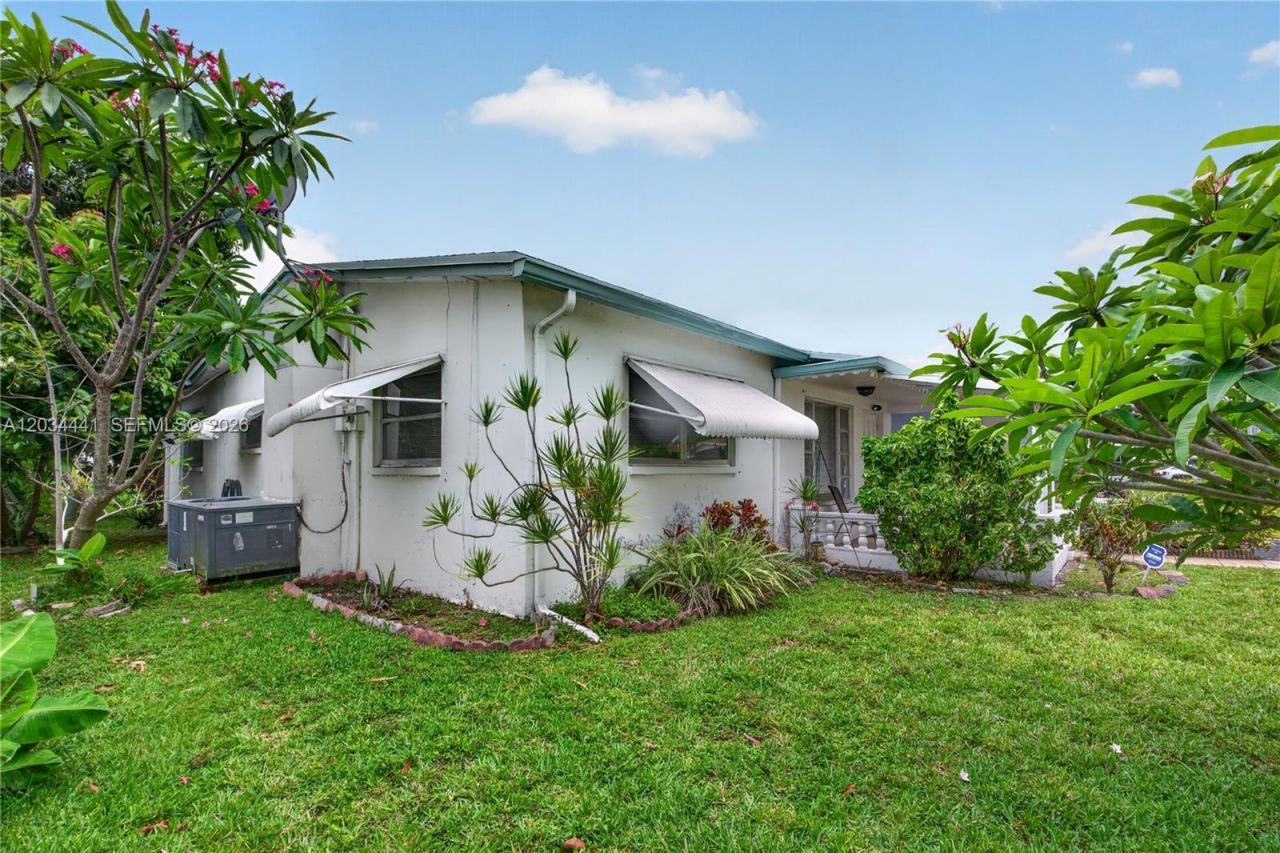 4271 NW 49th Ter , Lauderdale Lakes, FL 33319 Photo