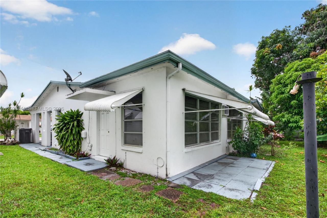 4271 NW 49th Ter , Lauderdale Lakes, FL 33319 Photo