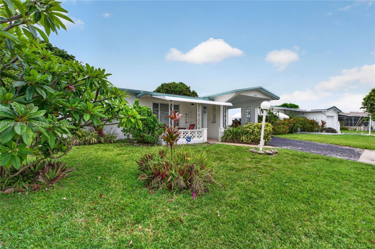 4271 NW 49th Ter , Lauderdale Lakes, FL 33319 Photo