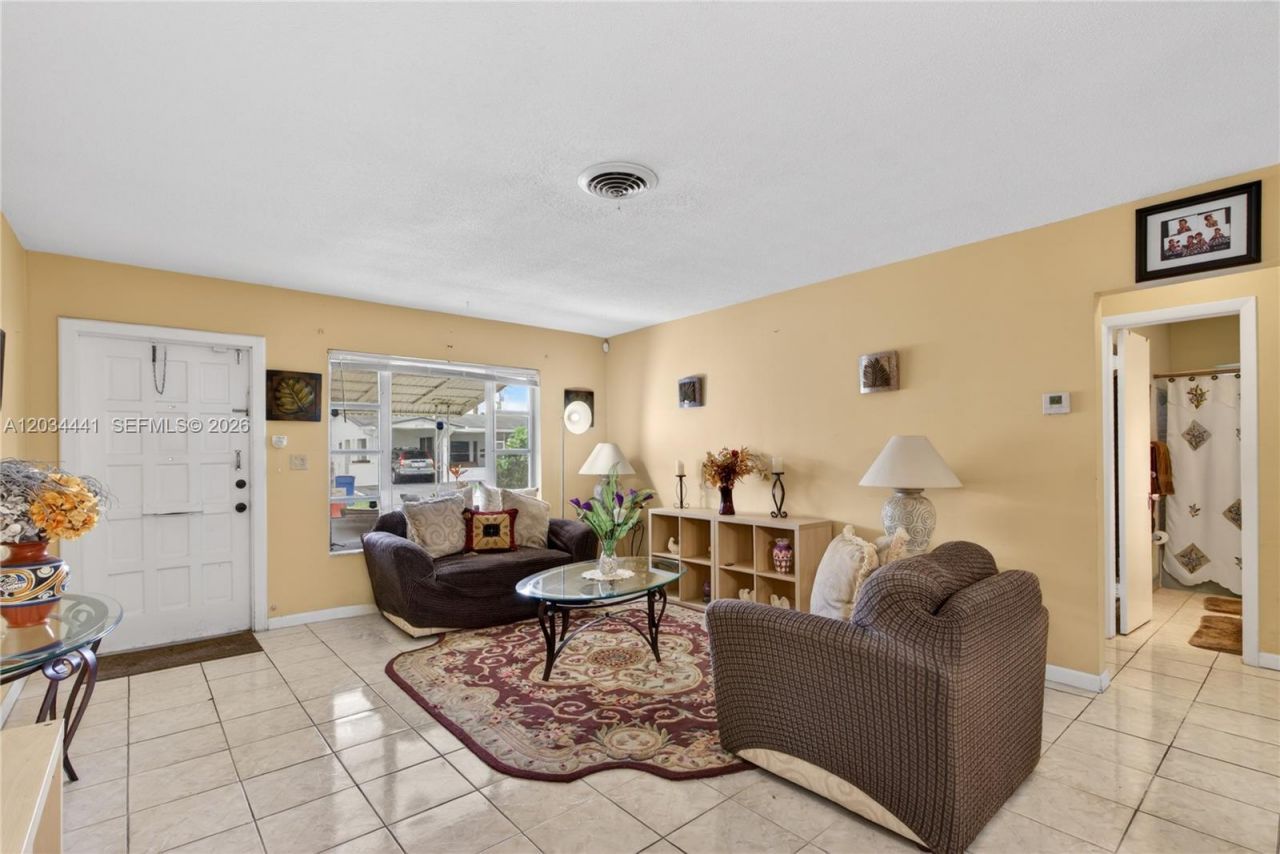 4271 NW 49th Ter , Lauderdale Lakes, FL 33319 Photo