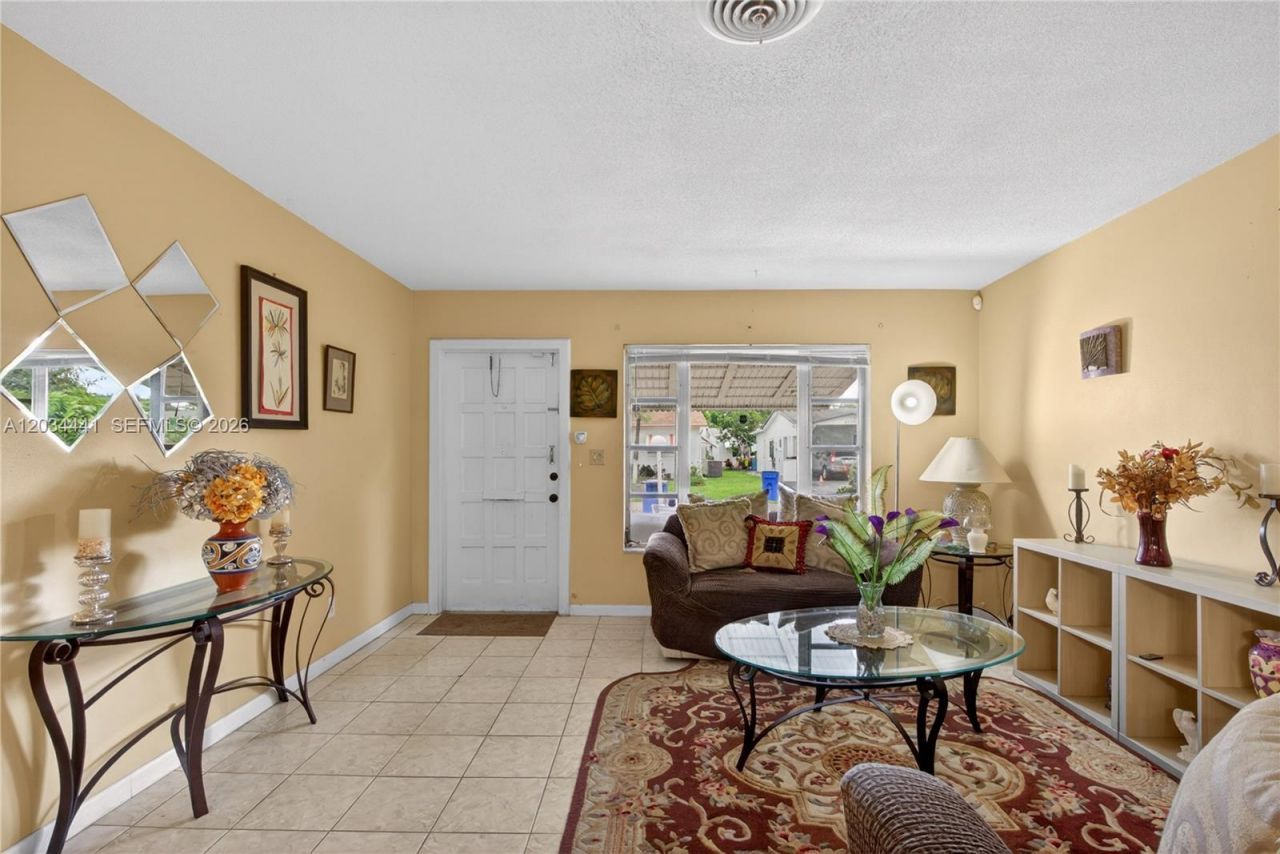4271 NW 49th Ter , Lauderdale Lakes, FL 33319 Photo