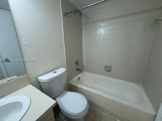 7030 NW 179th St , Unit 104, Hialeah, FL 33015 Photo