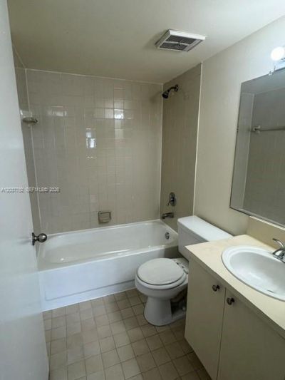 7030 NW 179th St , Unit 104, Hialeah, FL 33015 Photo