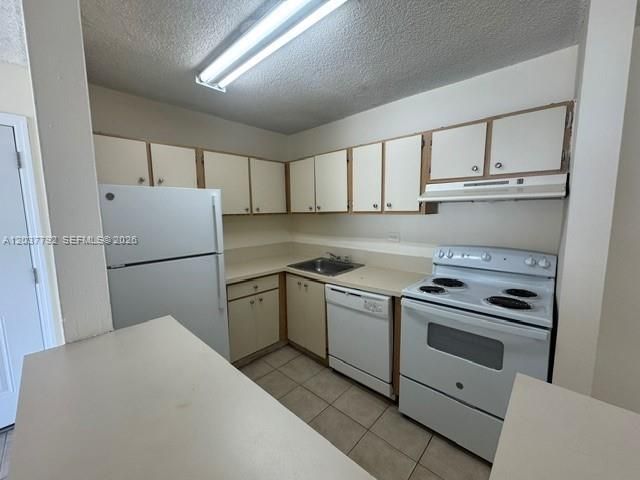 7030 NW 179th St , Unit 104, Hialeah, FL 33015 Photo
