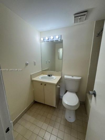 7030 NW 179th St , Unit 104, Hialeah, FL 33015 Photo