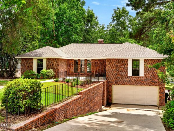 1008 E Lakeshore Drive, Carriere, MS 39426