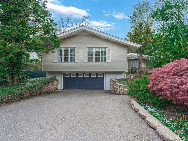 69 Roger Drive , Port Washington, NY 11050