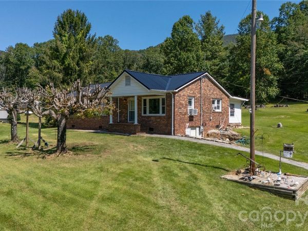 1424 Bear Creek Road , Bakersville, NC 28705