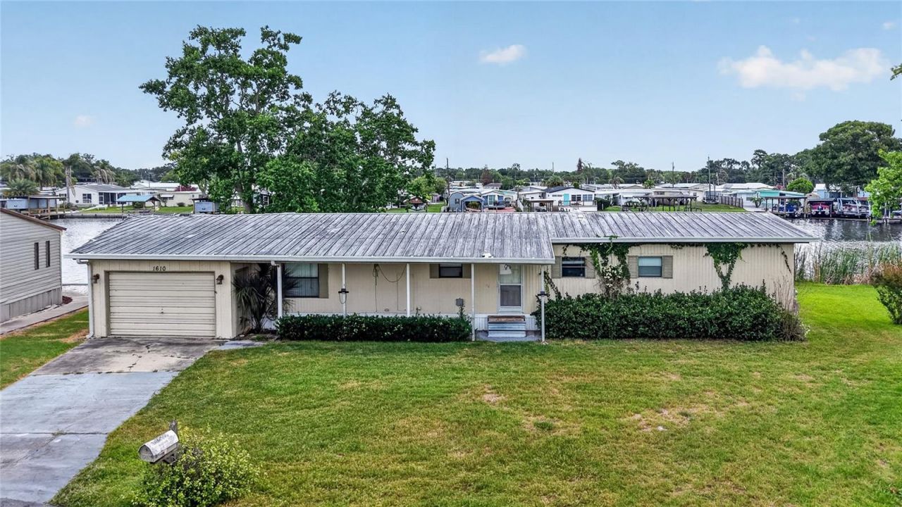 1610 Sunshine Lane , Tavares, FL 32778 Photo