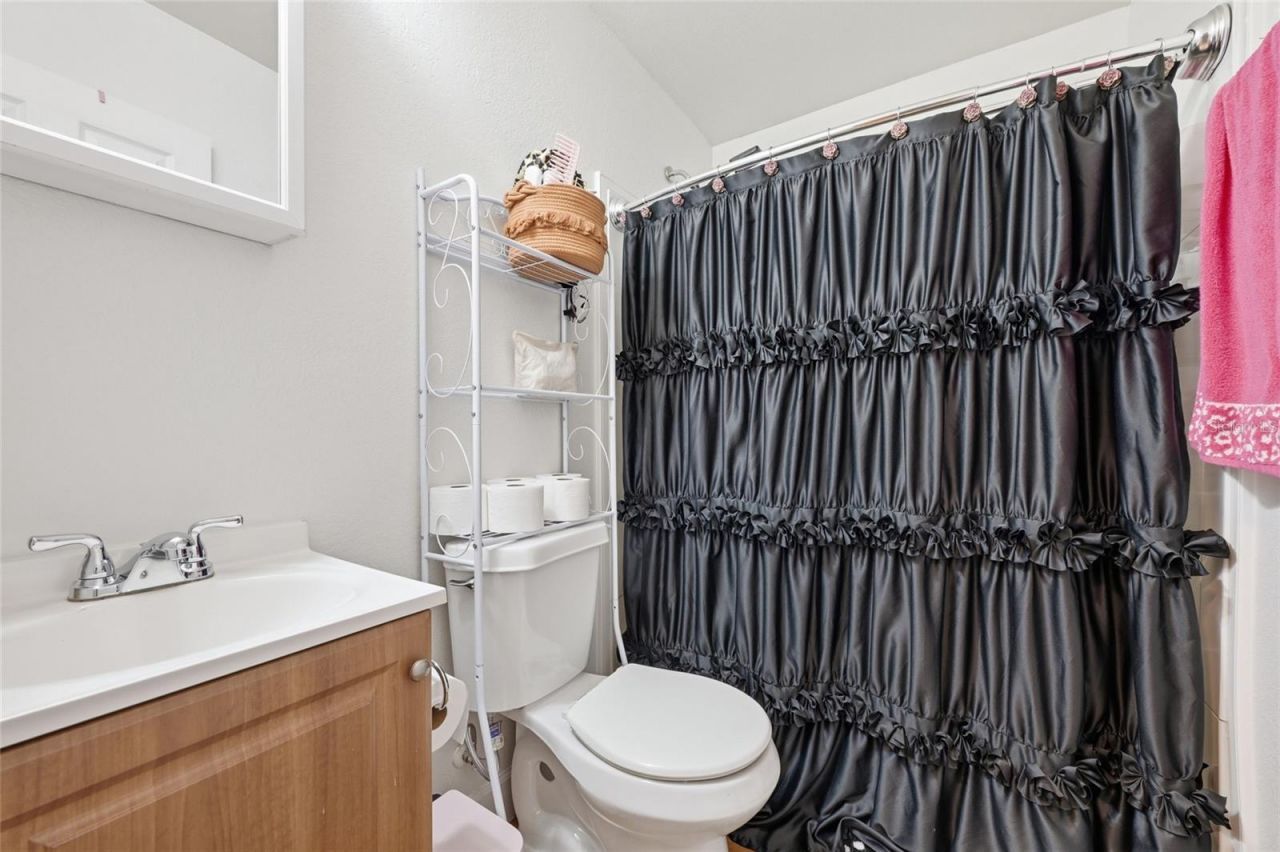 5570 Navarre Avenue , Hampton, FL 32044 Photo
