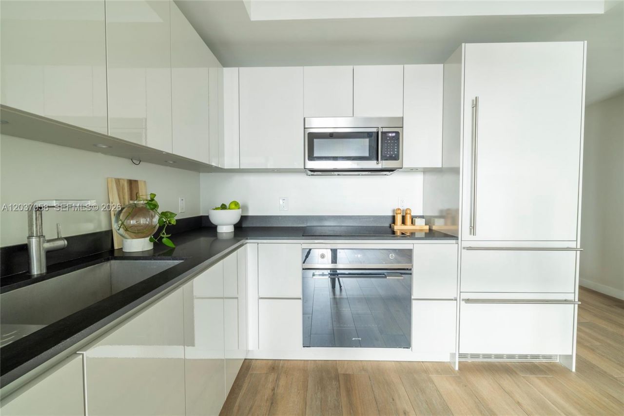 1010 Brickell Ave , Unit 4311, Miami, FL 33131 Photo