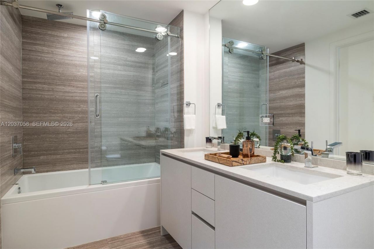 1010 Brickell Ave , Unit 4311, Miami, FL 33131 Photo