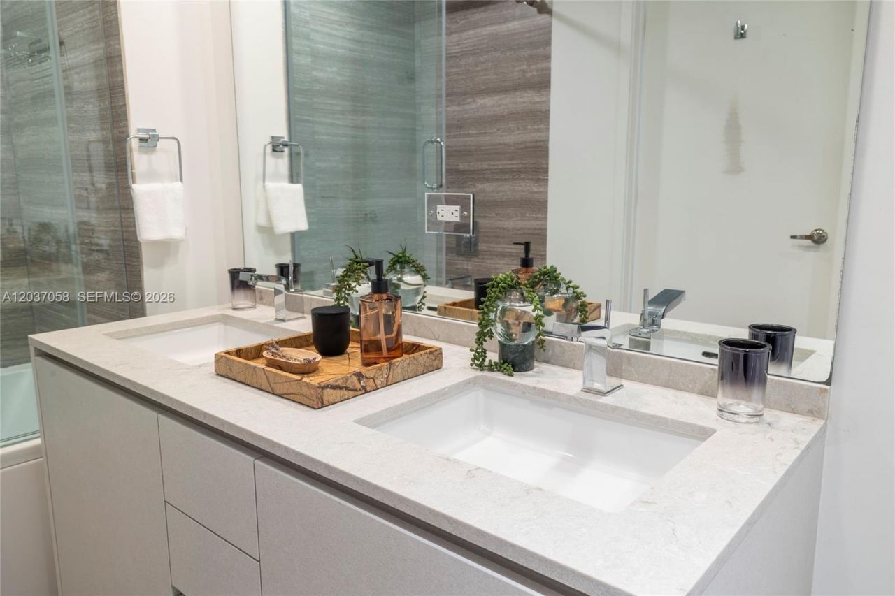 1010 Brickell Ave , Unit 4311, Miami, FL 33131 Photo