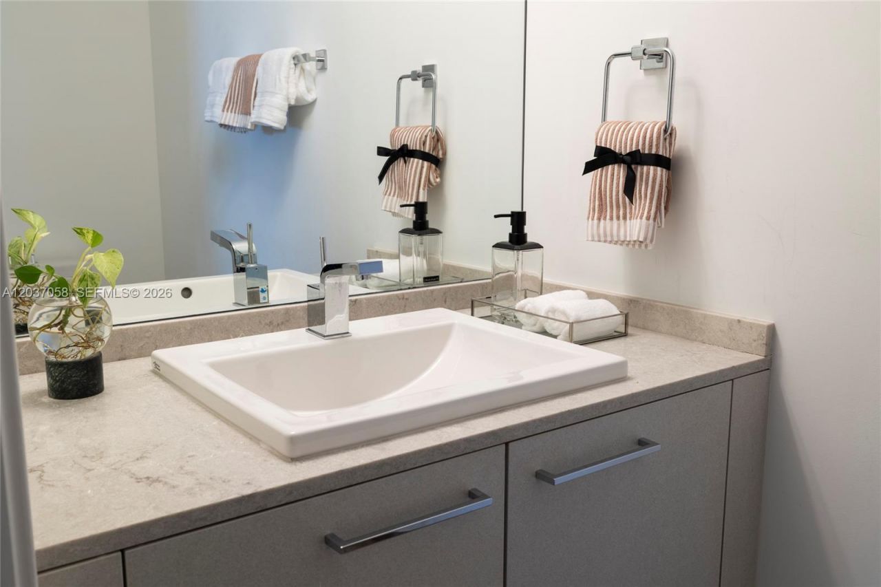 1010 Brickell Ave , Unit 4311, Miami, FL 33131 Photo