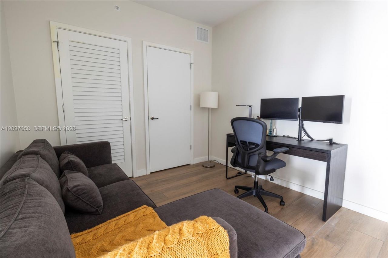 1010 Brickell Ave , Unit 4311, Miami, FL 33131 Photo