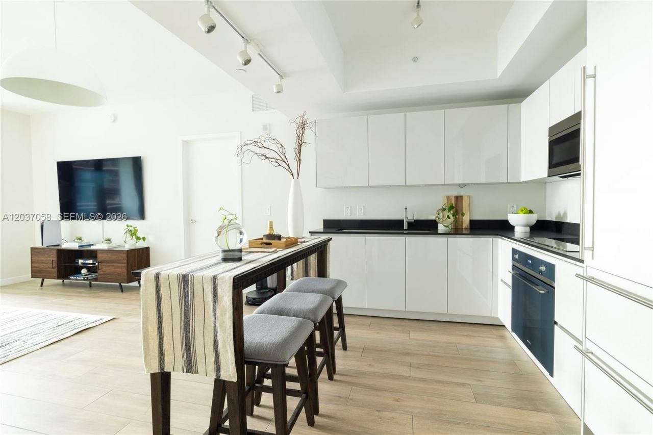 1010 Brickell Ave , Unit 4311, Miami, FL 33131 Photo
