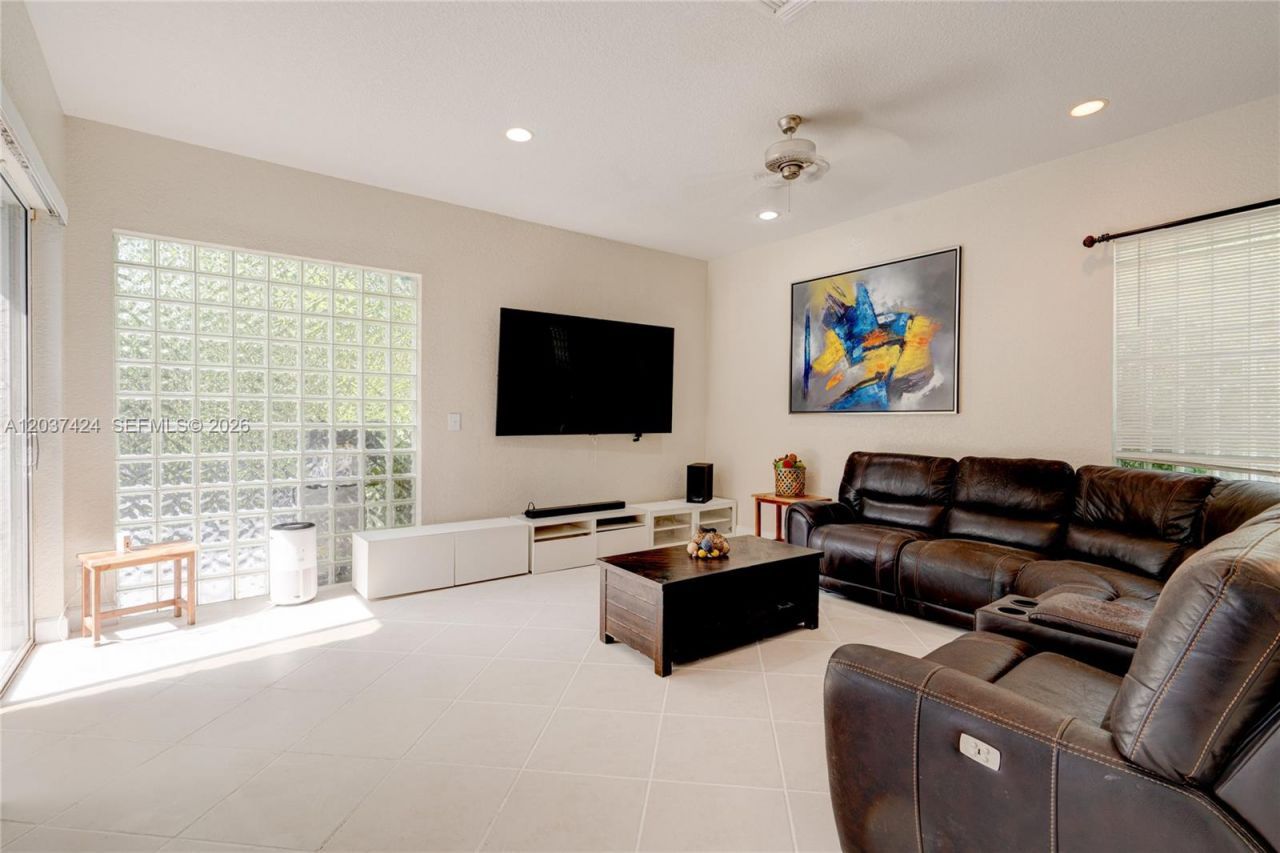 4964 NW 108th Ter, Coral Springs, FL 33076 Photo
