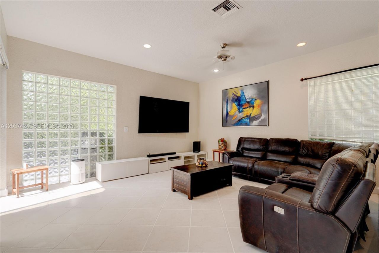 4964 NW 108th Ter, Coral Springs, FL 33076 Photo
