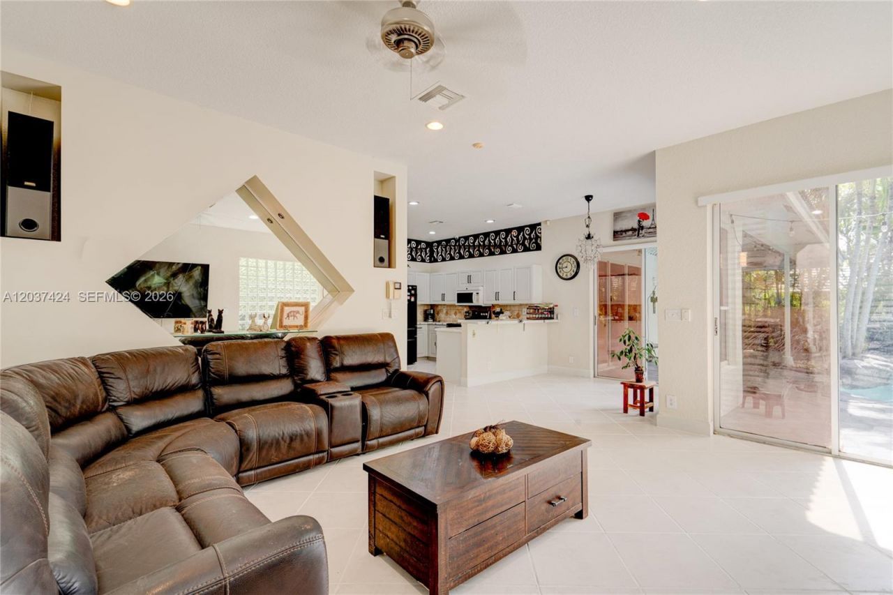 4964 NW 108th Ter, Coral Springs, FL 33076 Photo