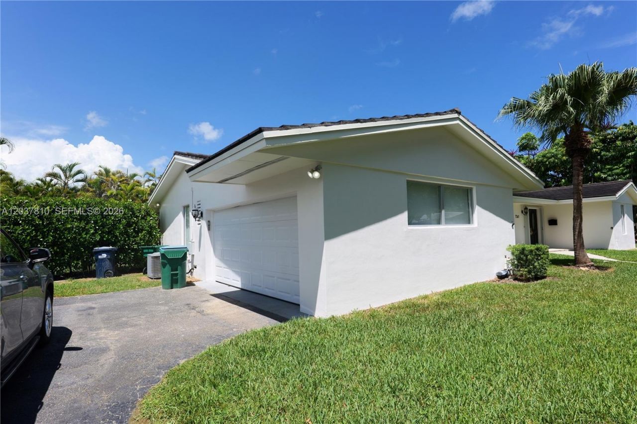 7361 SW 117th Ter, Pinecrest, FL 33156 Photo