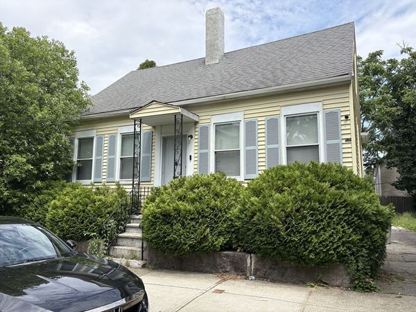 72 Walden St, New Bedford, MA 02740