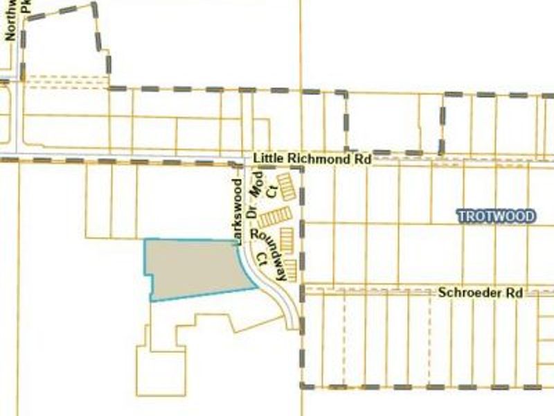 . Larkswood Drive, Trotwood, OH 45417 Photo 2