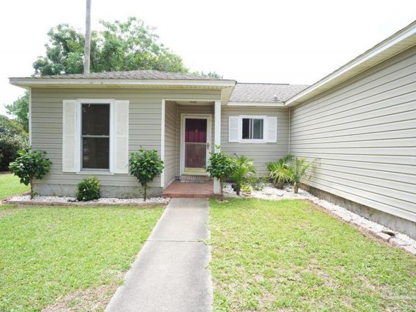 2005 Commodore Dr, Navarre, FL 32566