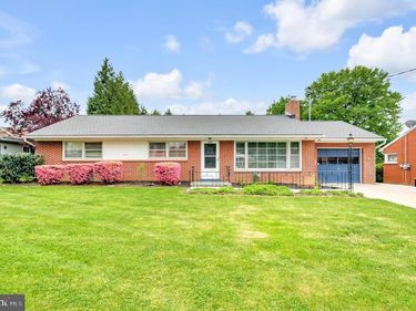 221 MCKINLEY AVENUE, HANOVER, PA 17331