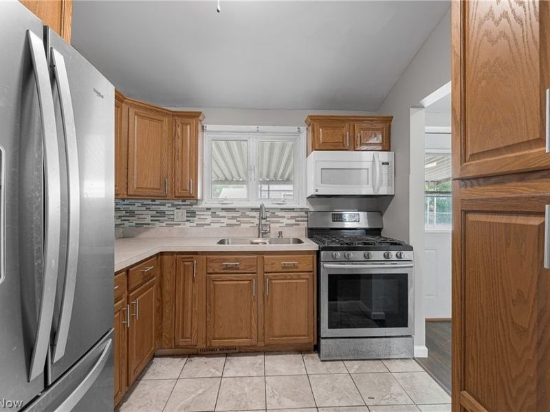 436 Ambler Drive , Elyria, OH 44035 Photo 8