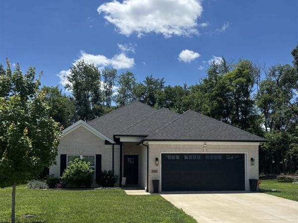 1131 County House Lane , Bowling Green, KY 42101
